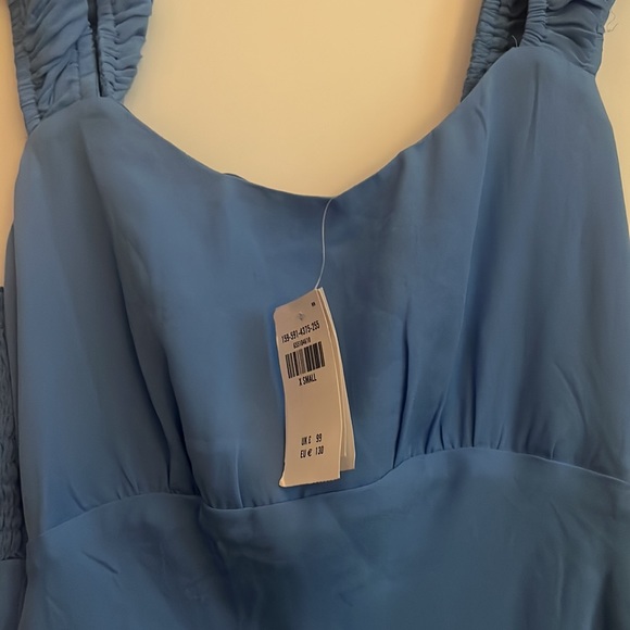 Abercrombie & Fitch - Picture 2 of 2